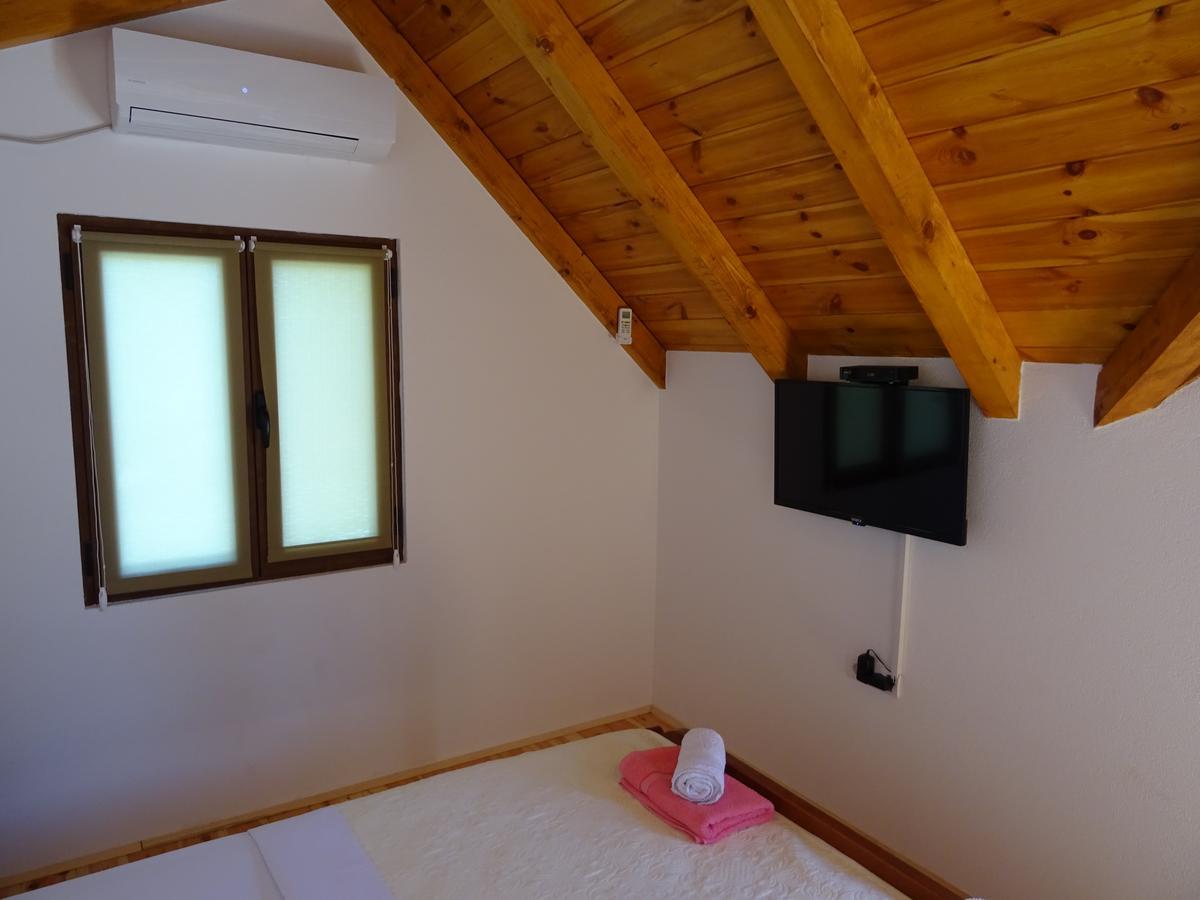 Apartmani Vinici ดานิลอฟแกรด ภายนอก รูปภาพ
